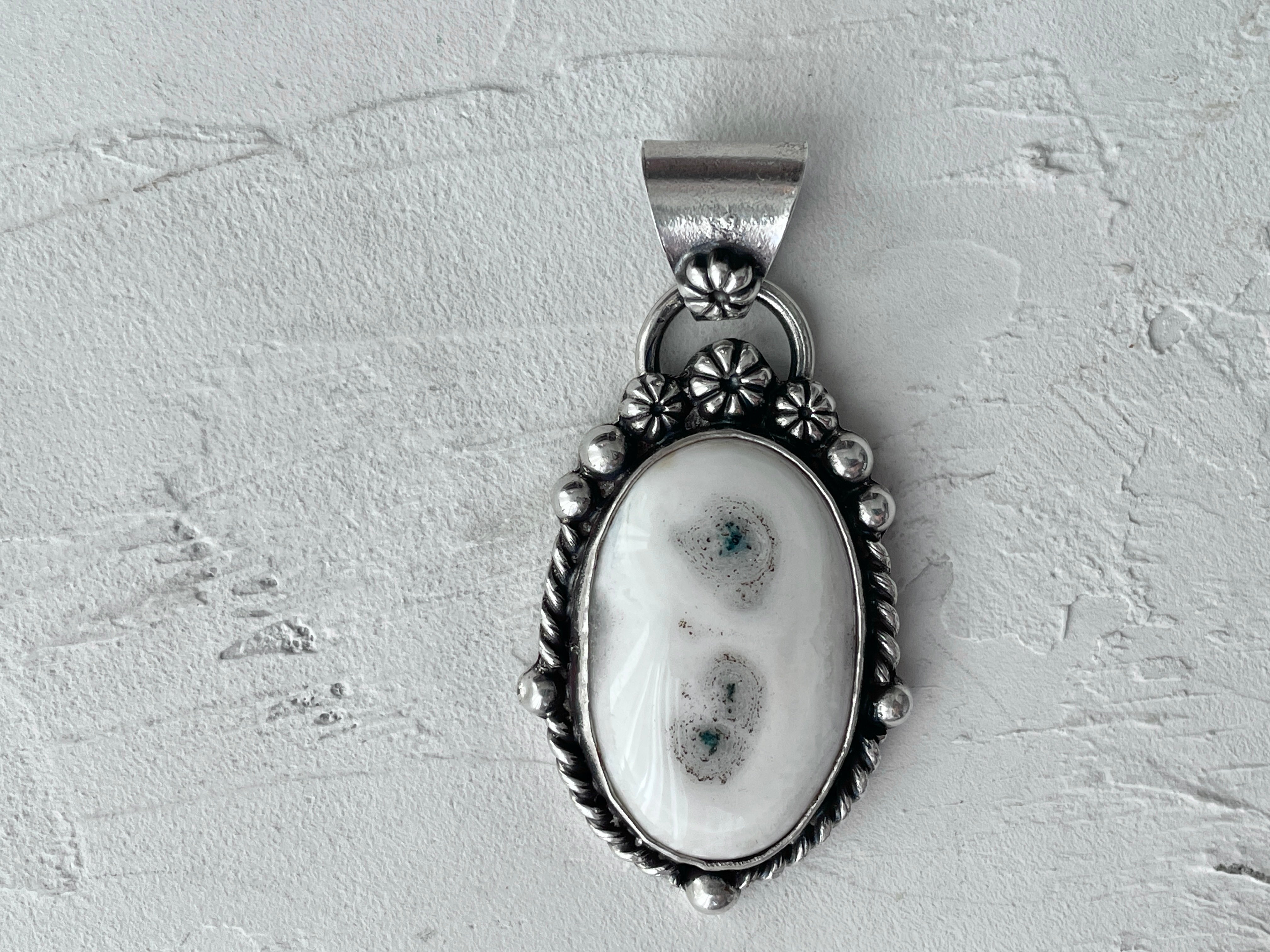 神の化身」ホワイトバッファローとは – Naaghaii